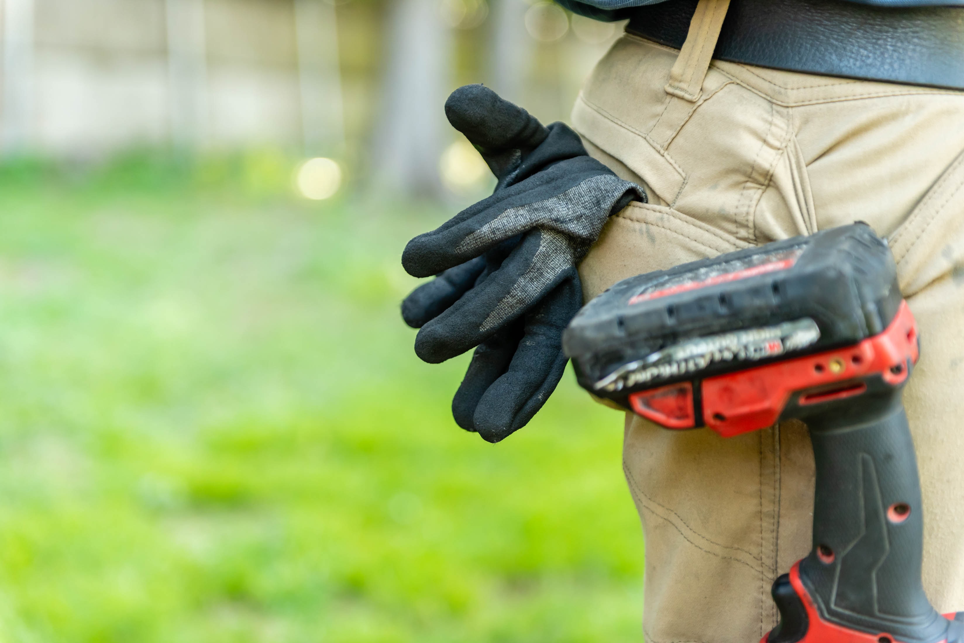 Casta Energy technician with work gloves and Milwaukee drill