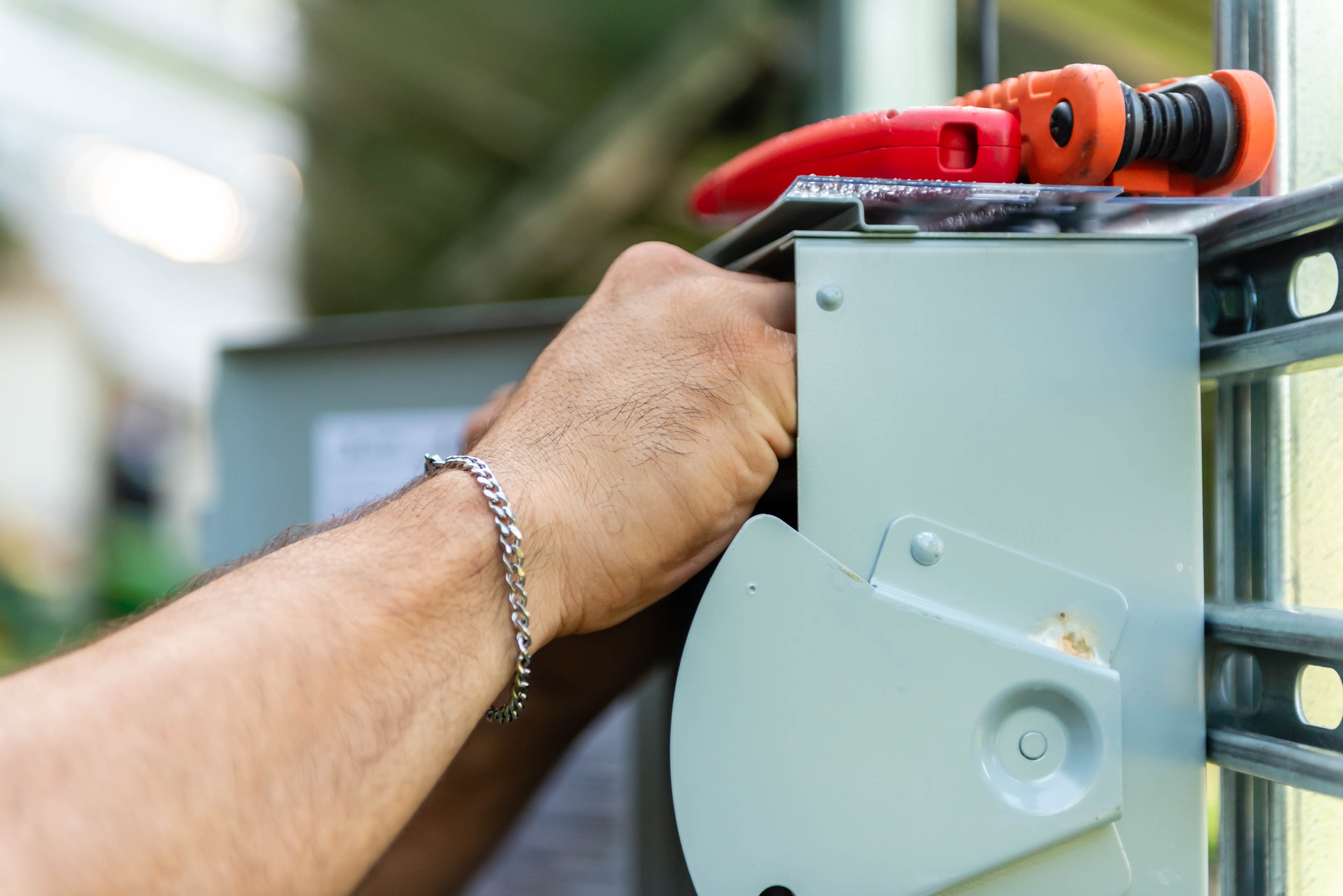 Casta Energy technician mounting an electrical disconnect box